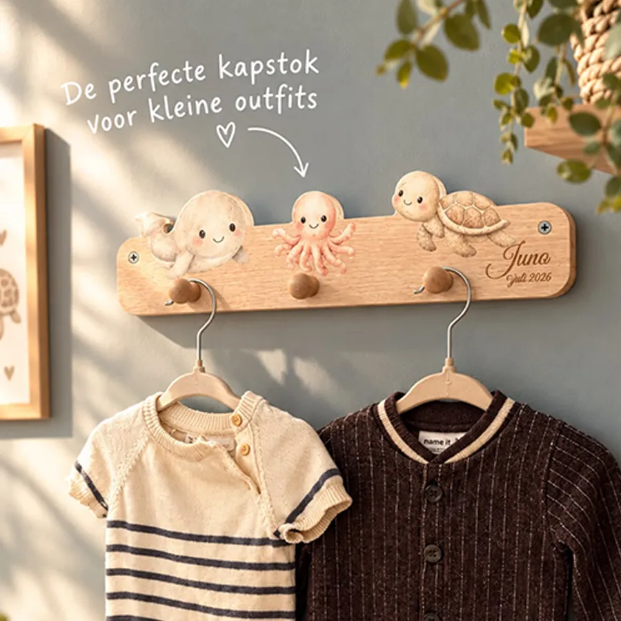 Houten kapstokje met naam voor de kinderkamer, jouwkinderkamer.nl